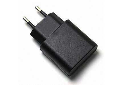İki pinli 5V 1A Taşınabilir Otomatik Seyahat Evrensel USB Güç Adaptörü (ABD, İngiltere, AB, AU)