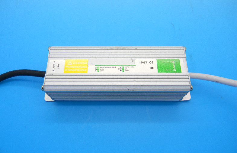 Yüksek Verimlilik 30W su geçirmez güç kaynağı LED Işık için EMC IP67 Sabit Akım 12V
