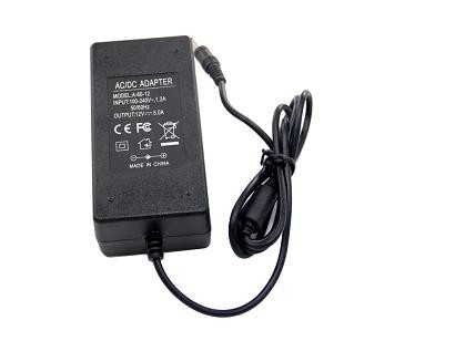Taşınabilir Ayarlı Gerilim AC DC Güç Adaptörü 60W AC 110V - 220V, 12 Volt Güç Adaptörü