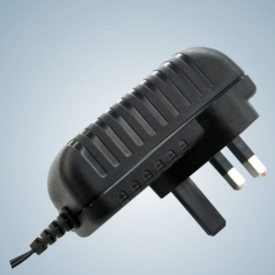 Elektronik 24 W Duvar Montaj Evrensel AC Güç Adaptörü EN60950 / EN60065 KSAS024 Serisi KTEC