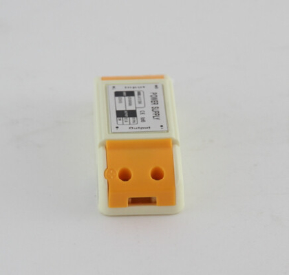 Geniş uygulama 1A MINI 80 * 32 * 22mm Plastik kutu 12V DC LED Güç kaynağı