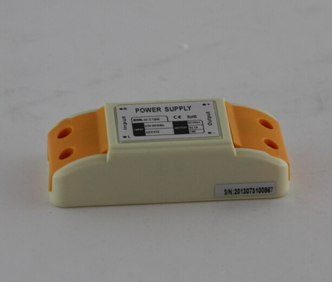 Geniş uygulama 1A MINI 80 * 32 * 22mm Plastik kutu 12V DC LED Güç kaynağı
