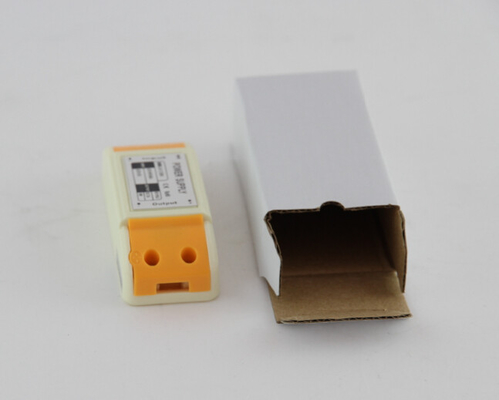 Geniş uygulama 1A MINI 80 * 32 * 22mm Plastik kutu 12V DC LED Güç kaynağı