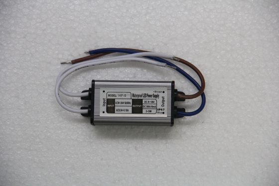 Taşınabilir 5W 300mA su geçirmez LED Güç Kaynağı 18V DC EMC Sabit Akımlı
