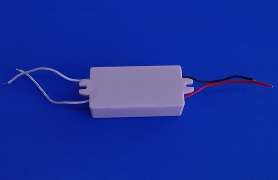 Yüksek Verimli 24w Sokak Lambası Ledli Sürücü 700ma Sabit Akım Ac110v / 220v