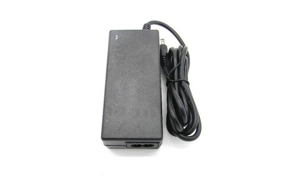 Elektrik Masaüstü Anahtarlama Güç Kaynağı / Harici 12V 5A Adaptör