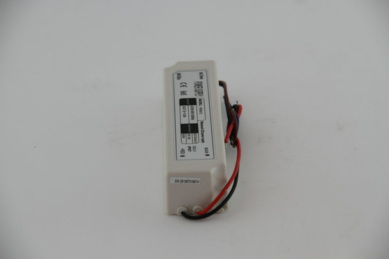 Sugeçirmez IP67 60W Sabit Voltajlı LED Sürücü 120V AC, İzoleli Plastik Kasa