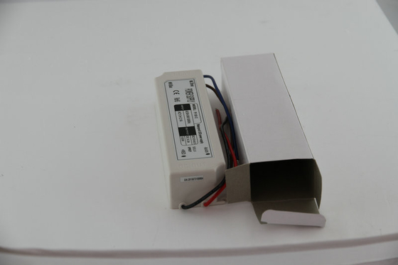 Taşınabilir 24 Volt Kompakt Sabit Voltajlı LED Sürücü 100W, Dış Mekan LED Sürücüsü