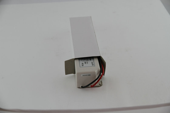 Taşınabilir 24 Volt Kompakt Sabit Voltajlı LED Sürücü 100W, Dış Mekan LED Sürücüsü