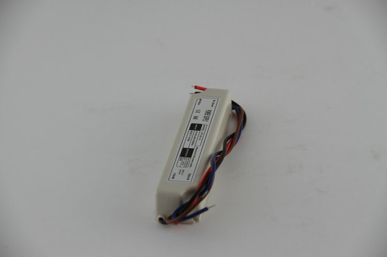 Evrensel AC ile Yüksek Parlaklıkta 12V 20W Sabit Voltajlı LED Sürücü Su Geçirmez