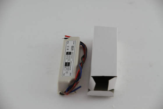 Evrensel AC ile Yüksek Parlaklıkta 12V 20W Sabit Voltajlı LED Sürücü Su Geçirmez