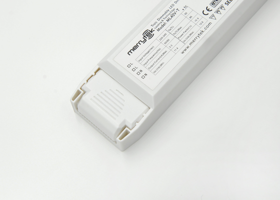 Beyaz Plastik Muhafaza Sabit Voltajlı Kısılabilir LED Driver 12Vdc 50 / 60Hz