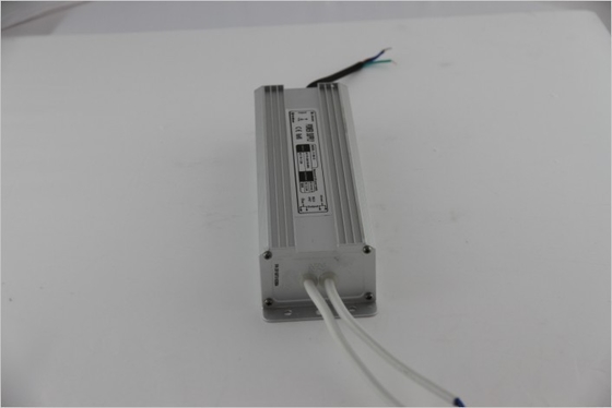 Tek çıkışı sayesinde 60Hz IP68 su geçirmez LED Sürücü 150W 6.5A, LED 24v Sürücü