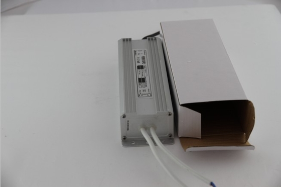 Tek çıkışı sayesinde 60Hz IP68 su geçirmez LED Sürücü 150W 6.5A, LED 24v Sürücü