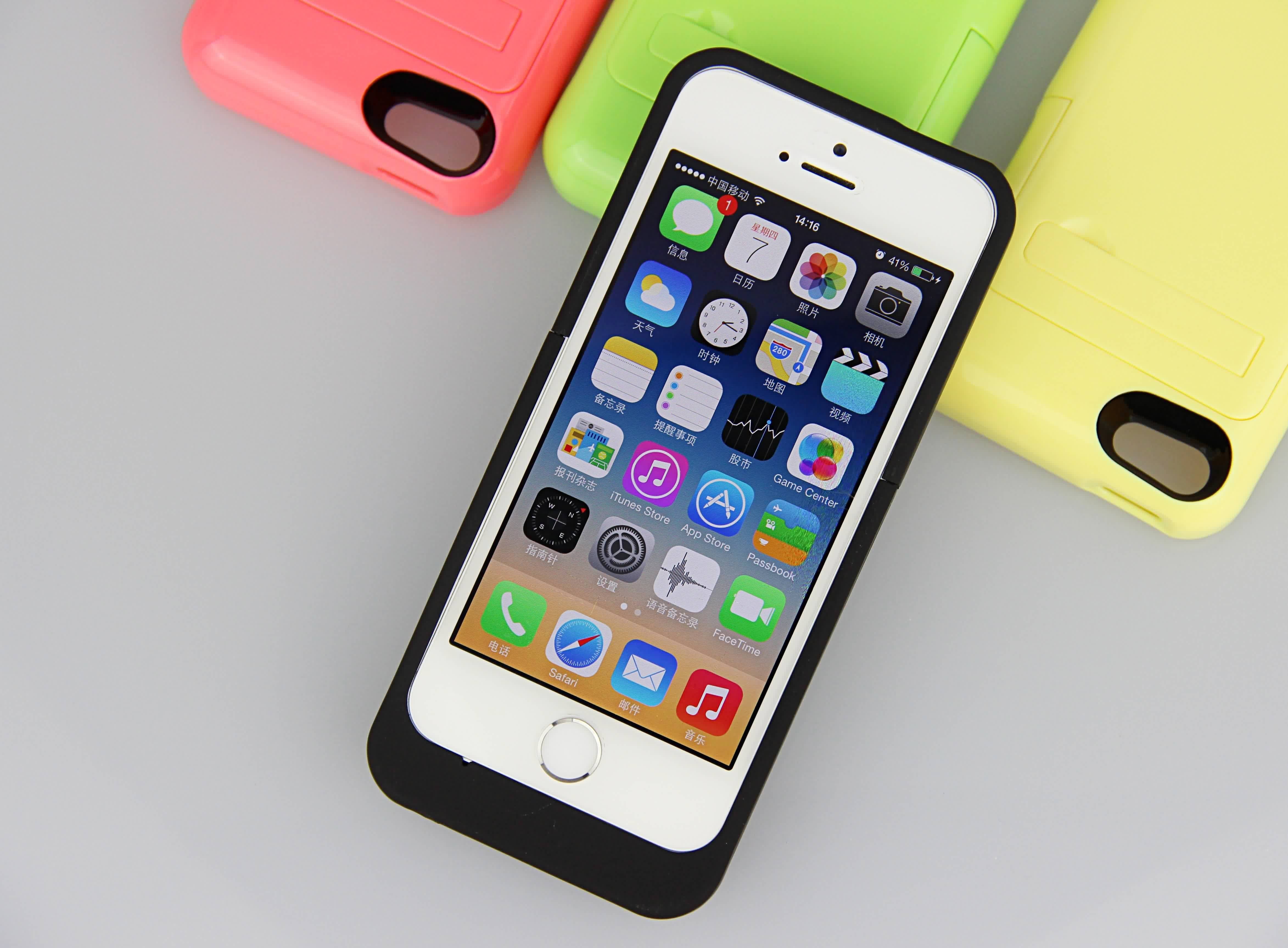 IPhone Çok Renkli İnce iPhone Pil Kılıfı 2200mAh Pil Gücü Paketi 5